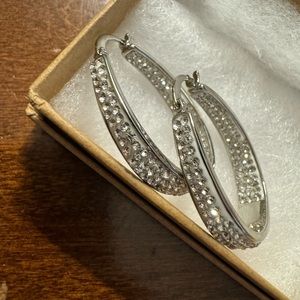 Silver & rhinestones hoop earrings with clasp closure NWOT